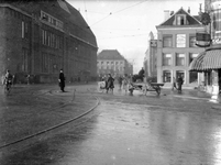 816684 Gezicht in de Potterstraat te Utrecht, vanaf de Voorstraat, met links de zijgevel van het Hoofdpostkantoor ...